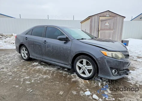 2012 Toyota Camry Base z USA, uszkodzony, nr VIN 4T1BF1FK8CU048358